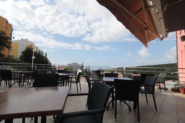 Terasa Caffe bara Bellini s pogledom